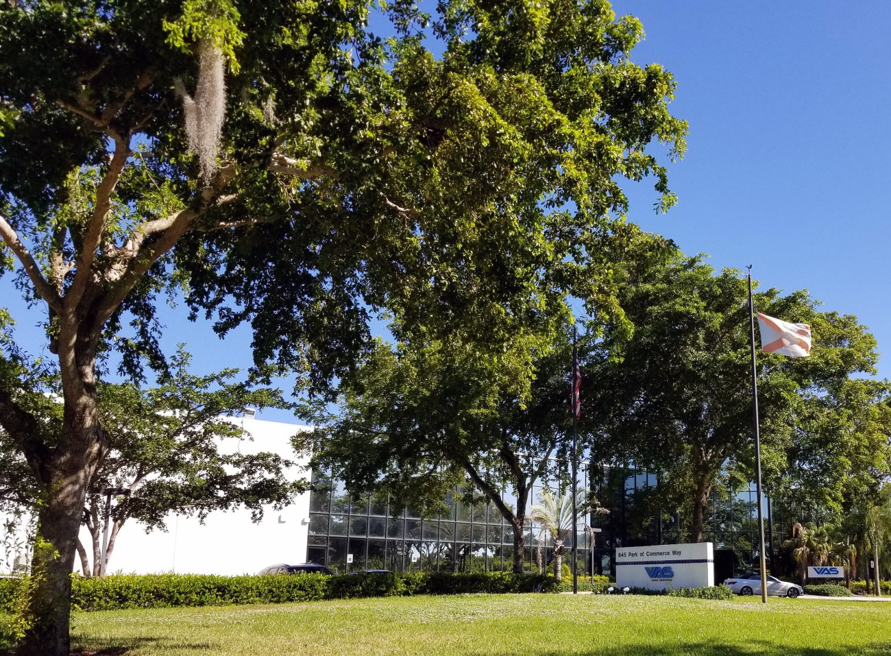 Cushman & Wakefield Negotiates ±113,000-SF HQ Renewal with VAS Aero