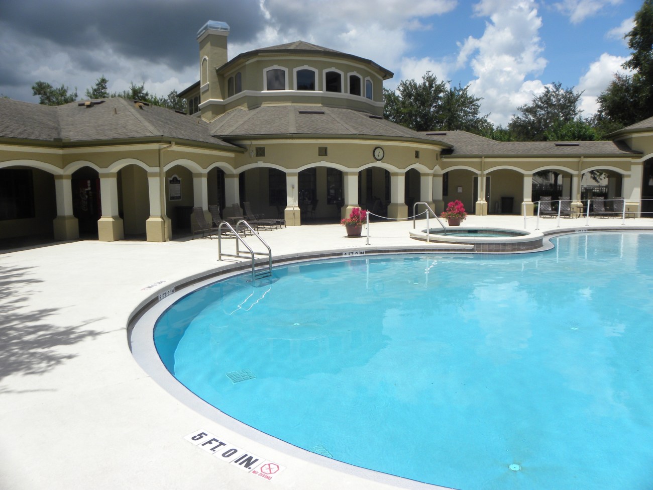 Cushman & Wakefield Negotiates Sale of Grand Reserve Apartment Homes