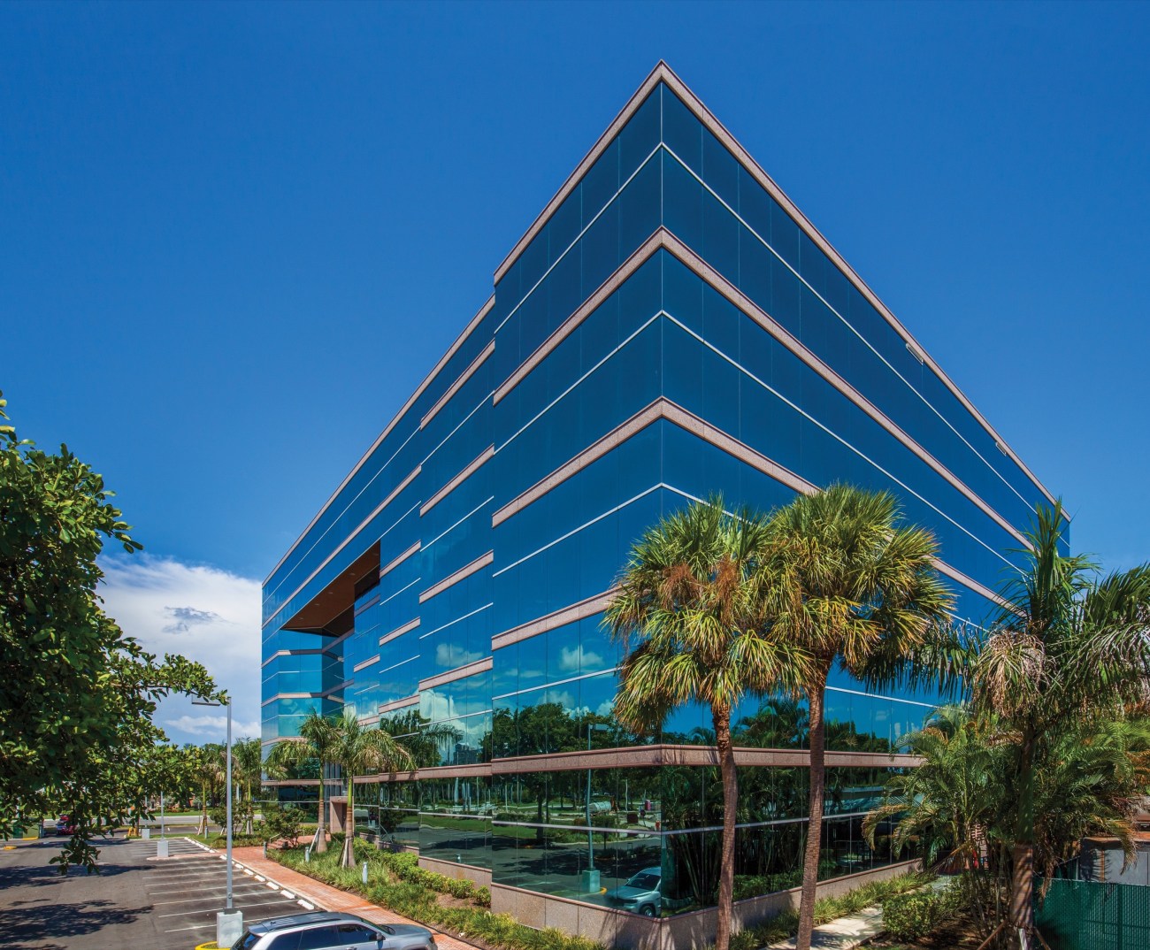 Cushman & Wakefield Arranges $32.5M Sale and $24.8M Financing of Hillsboro Center